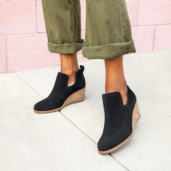 TOMS Black Wide Suede Kallie Boot - Picture 4 of 4